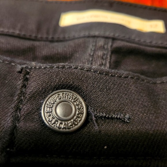 Women's Levi's Mid Length Shorts Black Size 32 - Picture 2 of 6